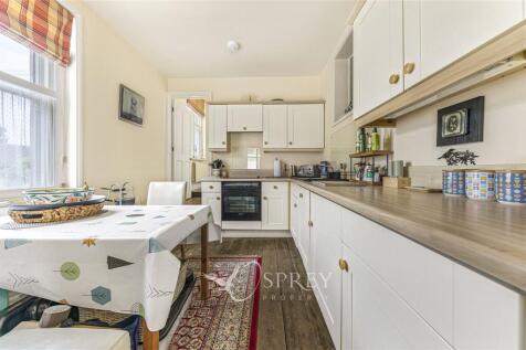 2 East Road, Oundle, PE8 photo 4