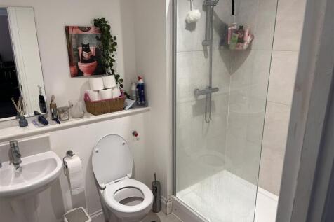 SHOWER ROOM/W.C.