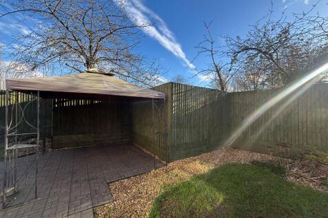 Lingfield, Stacey Bushes photo 3