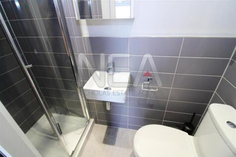 Bathroom (1).jpg