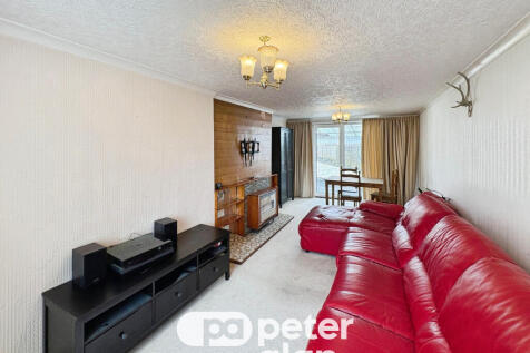 Moore Crescent photo 4