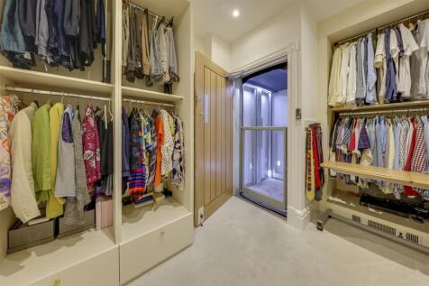 Dressing Room with Lift Access