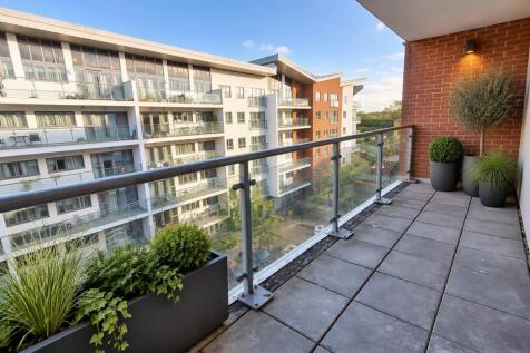 Trevithick Court, Lonsdale, Wolverton, Milton Keynes photo 3