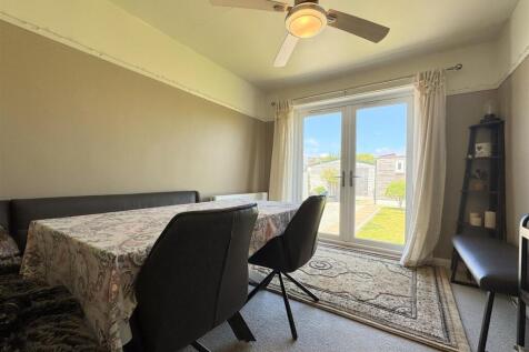 Bedroom 3/Dining Room