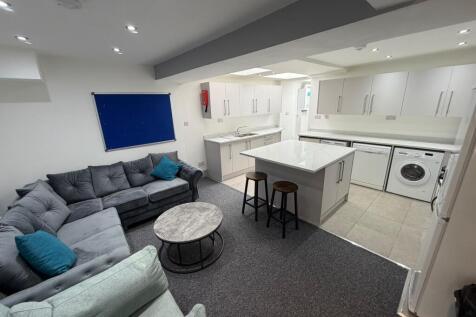 8-bed house on Tiverton Road, Selly Oak, West Midlands, B29, £5,214/mo