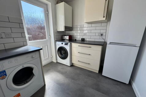 Greensand Close, Swindon, SN25 4FW photo 4