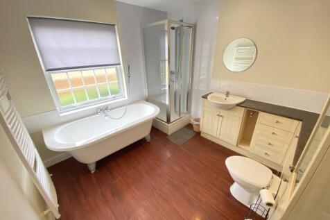2 Park Drive, Leamington Spa photo 3