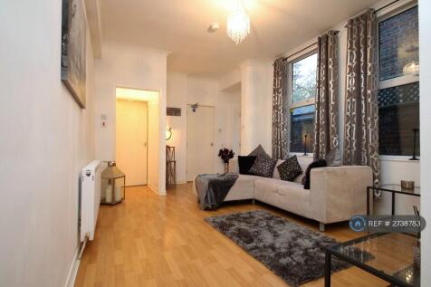 Lounge With Access To Bathroom &amp; Kitchen 