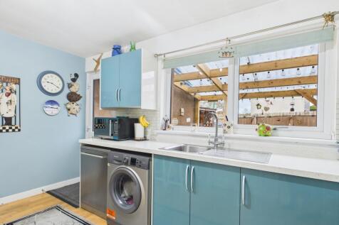 CAM03481G0-PR0122-STILL003