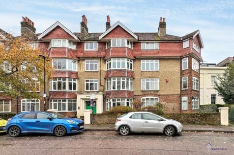4 bed flat to rent Devonshire Road, Polygon SO15