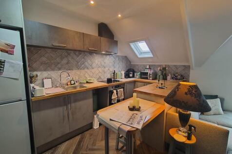 Kitchen diner (1)