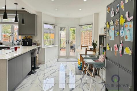 Kitchen/ Dining Room