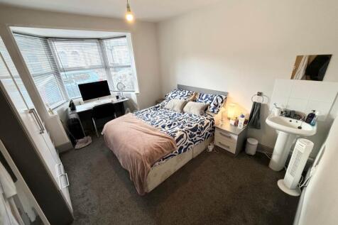 6-bed terraced on De Beauvoir Road, Reading, £3,900/mo