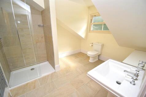 BED THREE ENSUITE.JPG