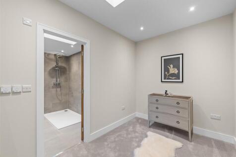 WALK THROUGH DRESSING ROOM