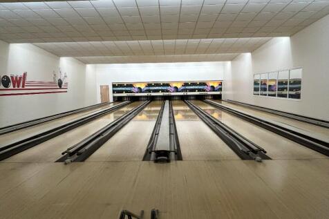 Bowling lanes 