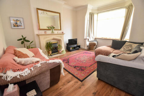 Greenfield Avenue, Urmston, M41 photo 4