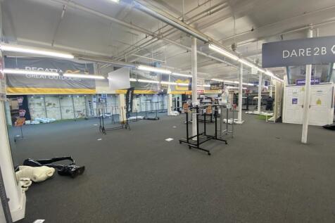 Retail Property (high street) to rent Image 6