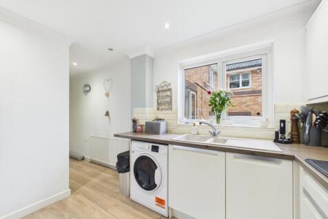 CAM04789G0-PR0033-STILL003