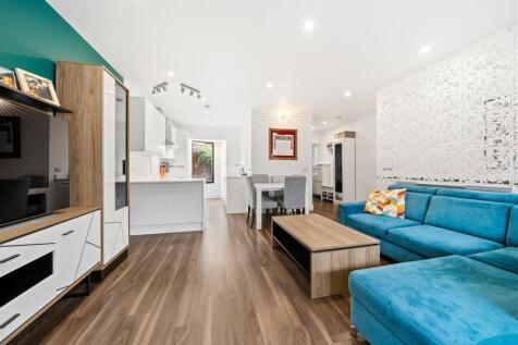 Flat 6 Wimbledon Court, 63a Kingston Road, SW19 1J