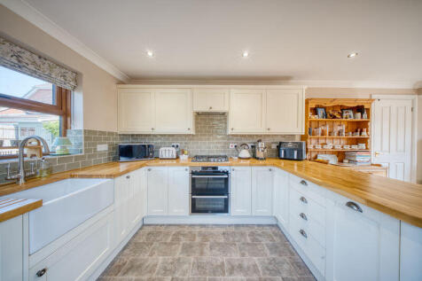 Re-fitted kitchen pic 2