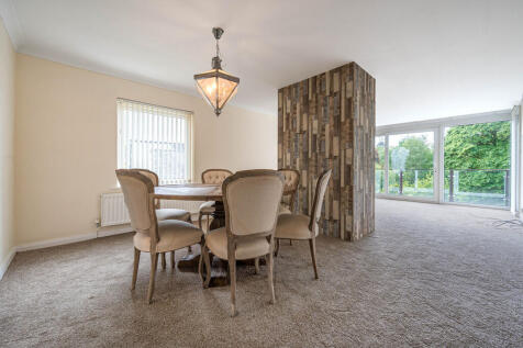 Living/Dining Roo...