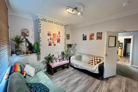 upload_living_room_659d1278e9589.jpeg