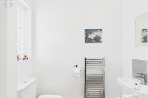 CAM03218G0-PR0689-STILL004