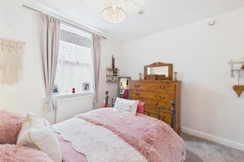 Bedroom:
