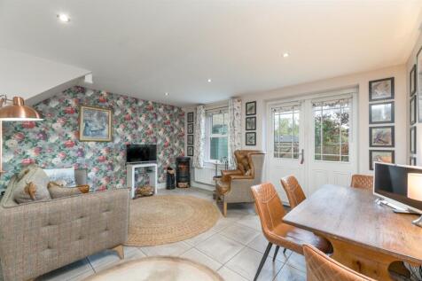 Sitting &amp; Dining Room