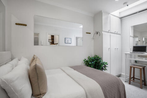 Studio flat on Inverness Mews, City Of Westminster, London, £1,517/mo