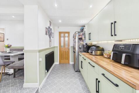 CAM05192G0-PR0200-STILL004