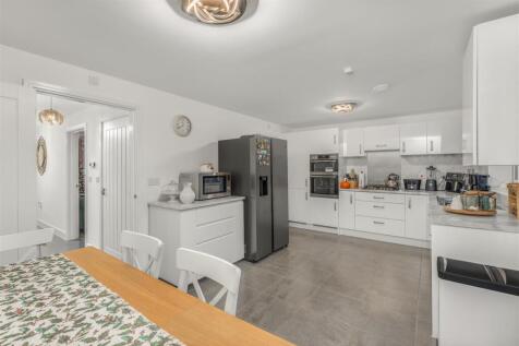 9 Poulter Road, Banbury-12.jpg