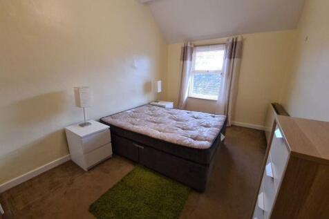 Neat double bedroom with a comfortable divan be...