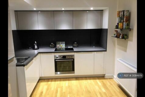 Bathurst Square, London, N15 photo 3