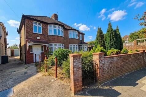 3 bed semi-detached house for sale Mornington Cre