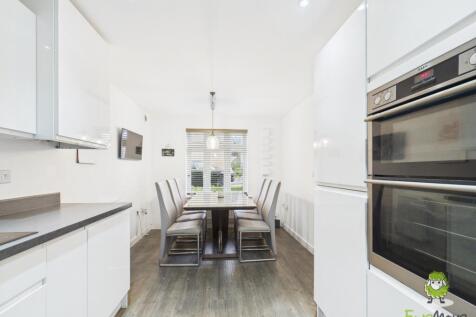 EweMove Estate Agents Basingstoke - Longwood Copse