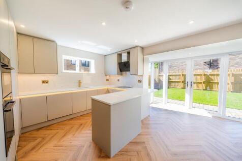 2 - The Holly Kitchen.jpg