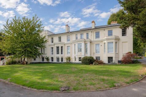 1-bed flat on Cudnall Street, Charlton Kings, Cheltenham, £1,050/mo