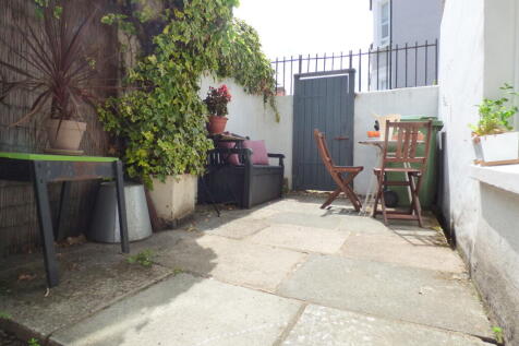 1-bed flat on Lee High Road, London, SE13, £1,350/mo