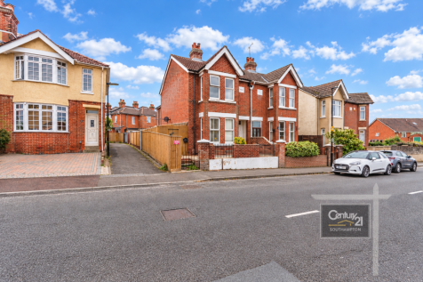2-bed flat on |Ref: R215171|, Sholing Road, Southampton, SO19 2ED, £1,250/mo