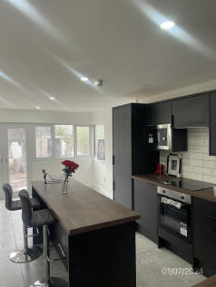 5 bed terraced house to rent Penhevad Street, Gra