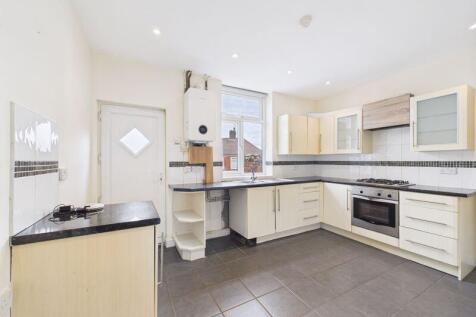  Morton Street, Middleton - Stunning 2-Bedroom Mid-Terraced House To Let photo 4