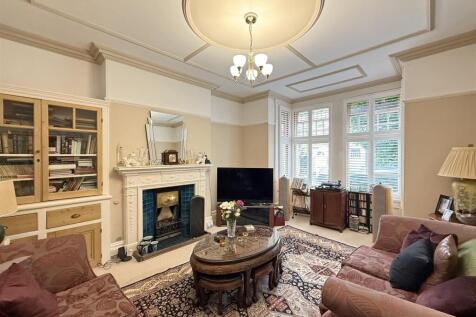 Burleigh Park Road 22 - Lounge.jpg