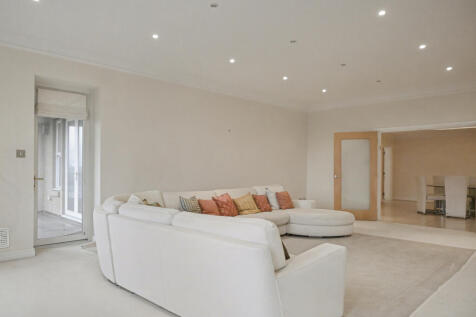 Flat 6 College House, 77 South Downs Road, Altrincham, Cheshire, WA14 3DZ