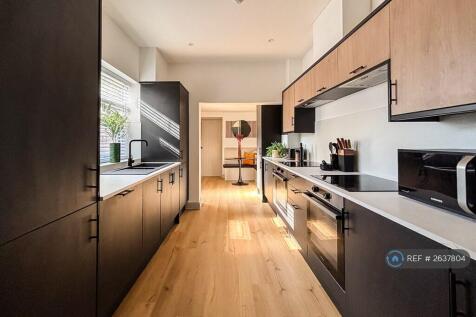 Kitchen/Communal Area