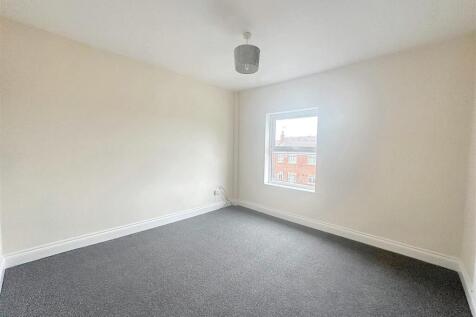 010 Bedroom 2.jpg