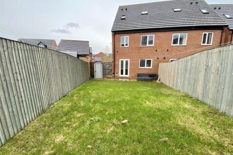 28 Lavender Court - Garden.jpeg