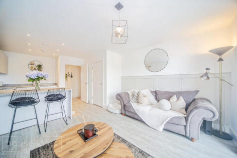 Kitchen / Lounge