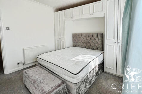 Whitehall Lane, Grays, RM17 photo 4